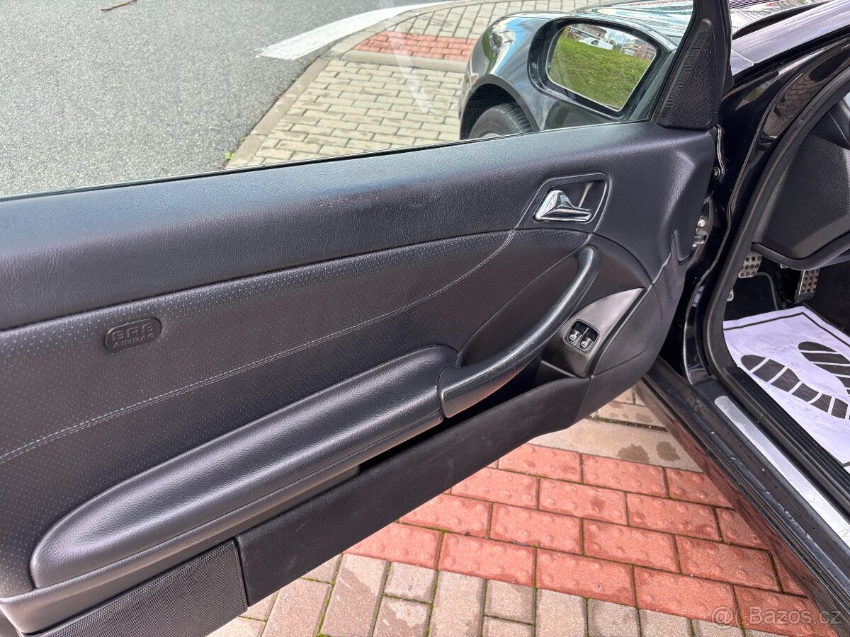 Mercedes-Benz Třídy C 180i Kompresor kupé - 7