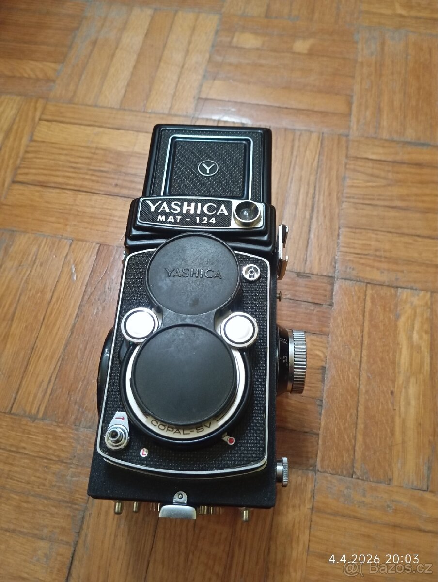 Yashica MAT-124 - 7