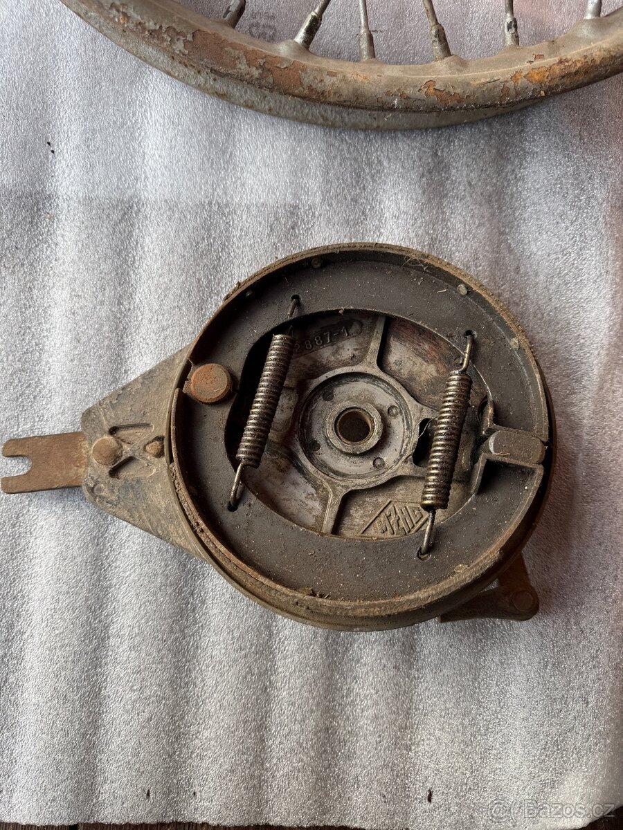 DKW - přední kolo s osou a brzdovým štítem - 7