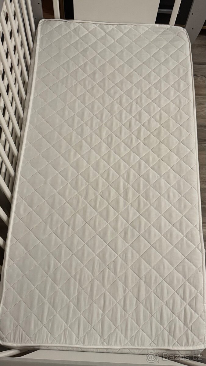 Dětská postýlka se vším příslušenstvím - 7