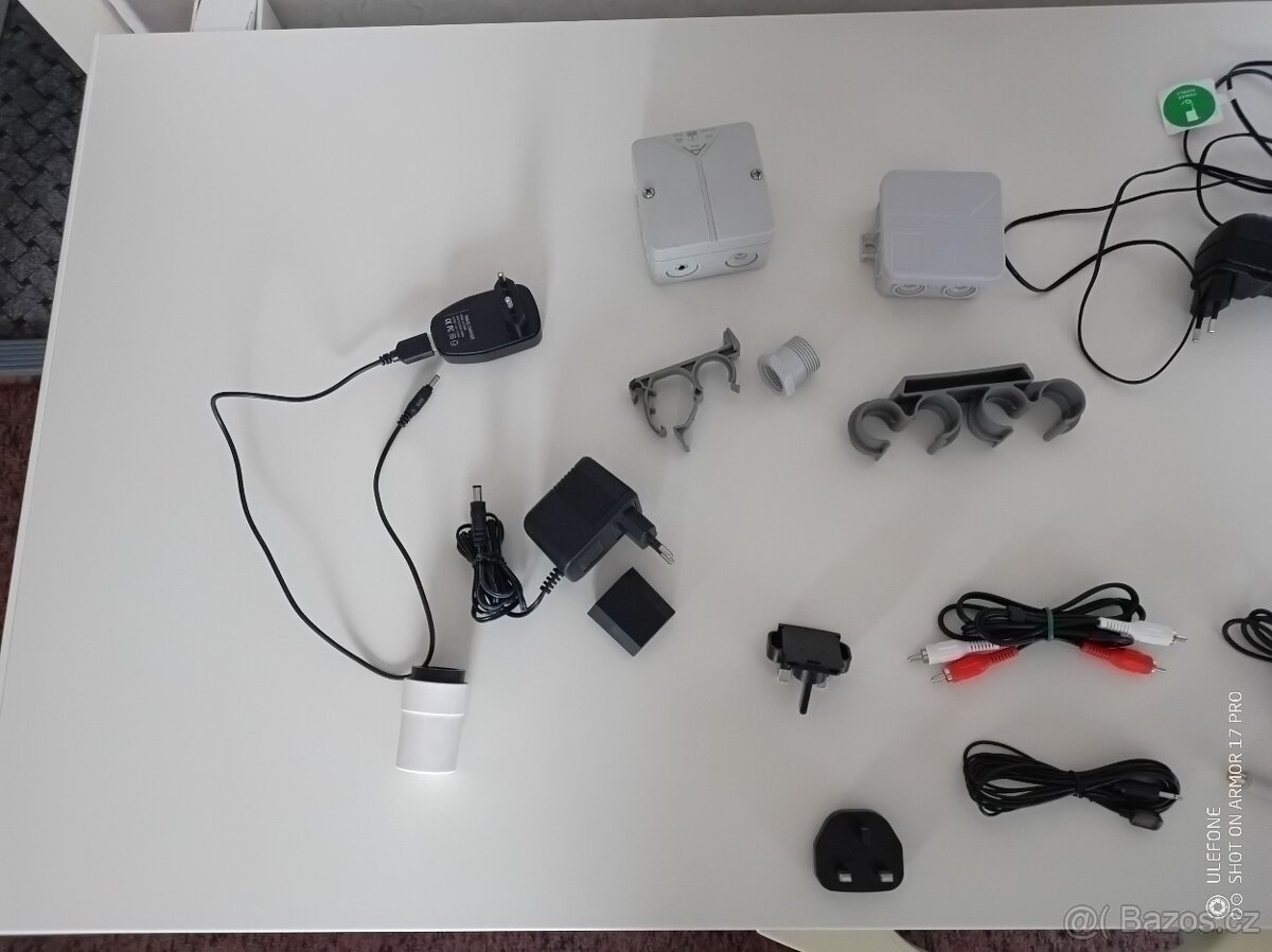 Různé kabely, nabíječky, redukce. Některé nové. - 7