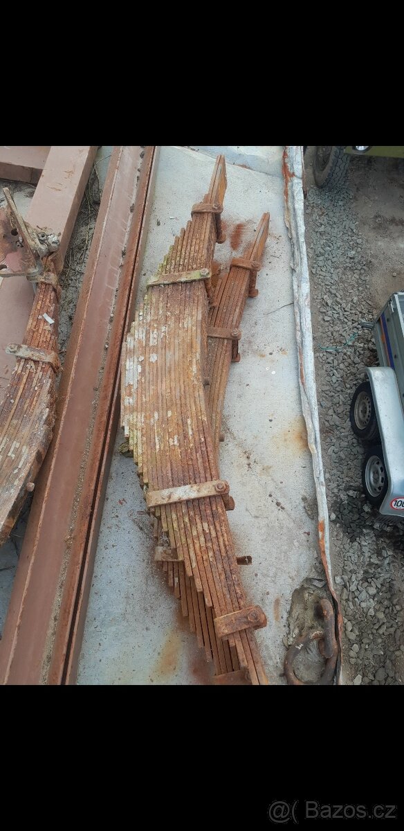 Péra listová V3S - 7