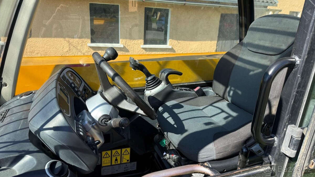 Prodám manipulátor JCB - 7