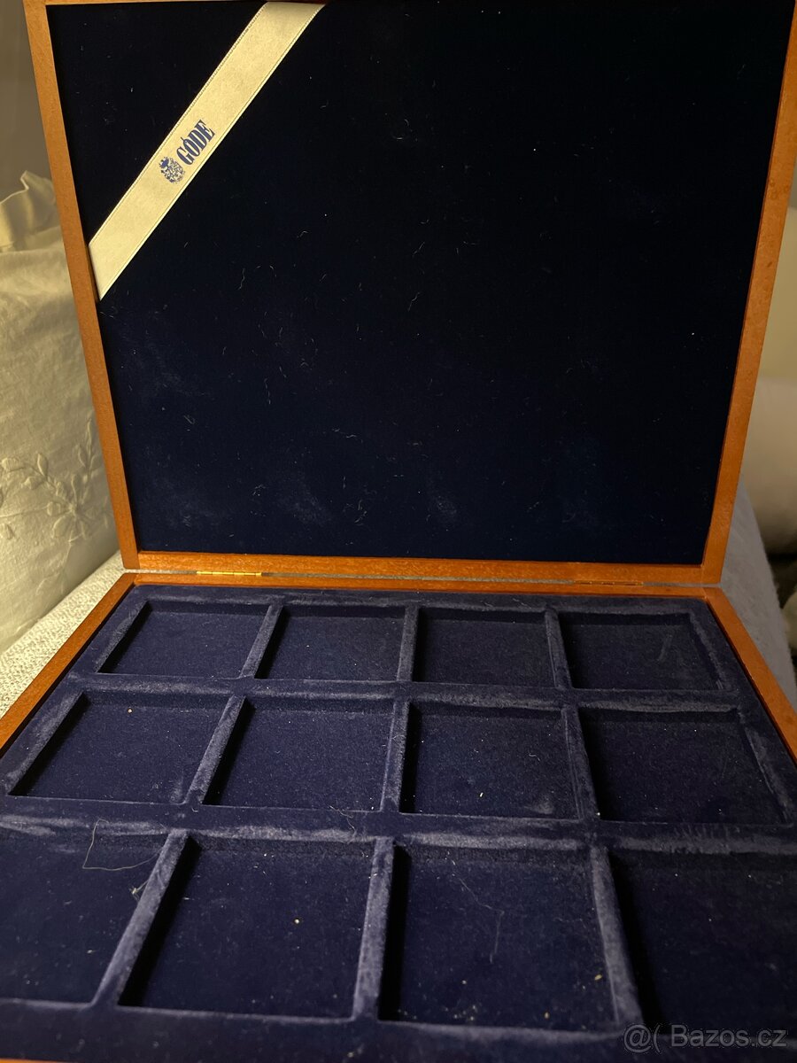 KRÁSNÁ ETUJE,dřevo a samet,NĚMECKO - 7