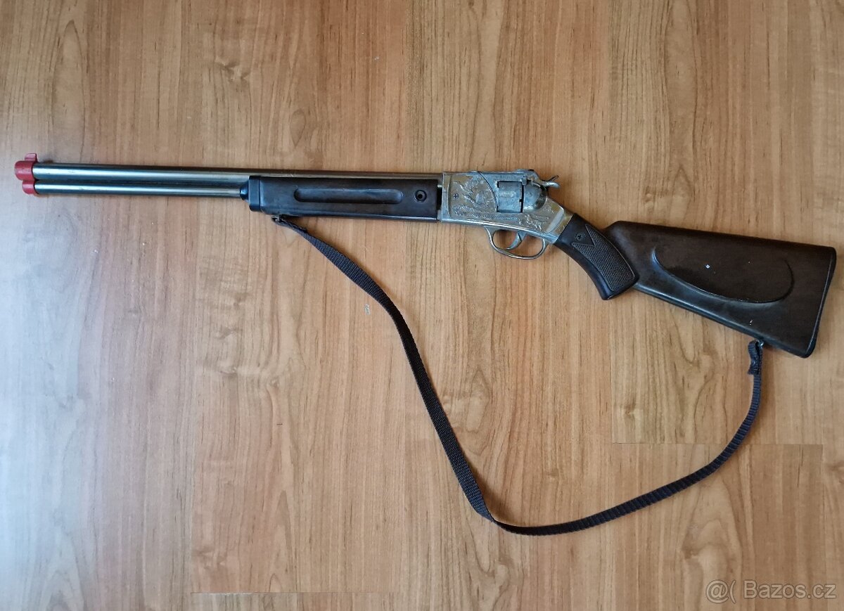 Kapslíkovka - dvě staré dětské flinty a tři přilby Okula - 7