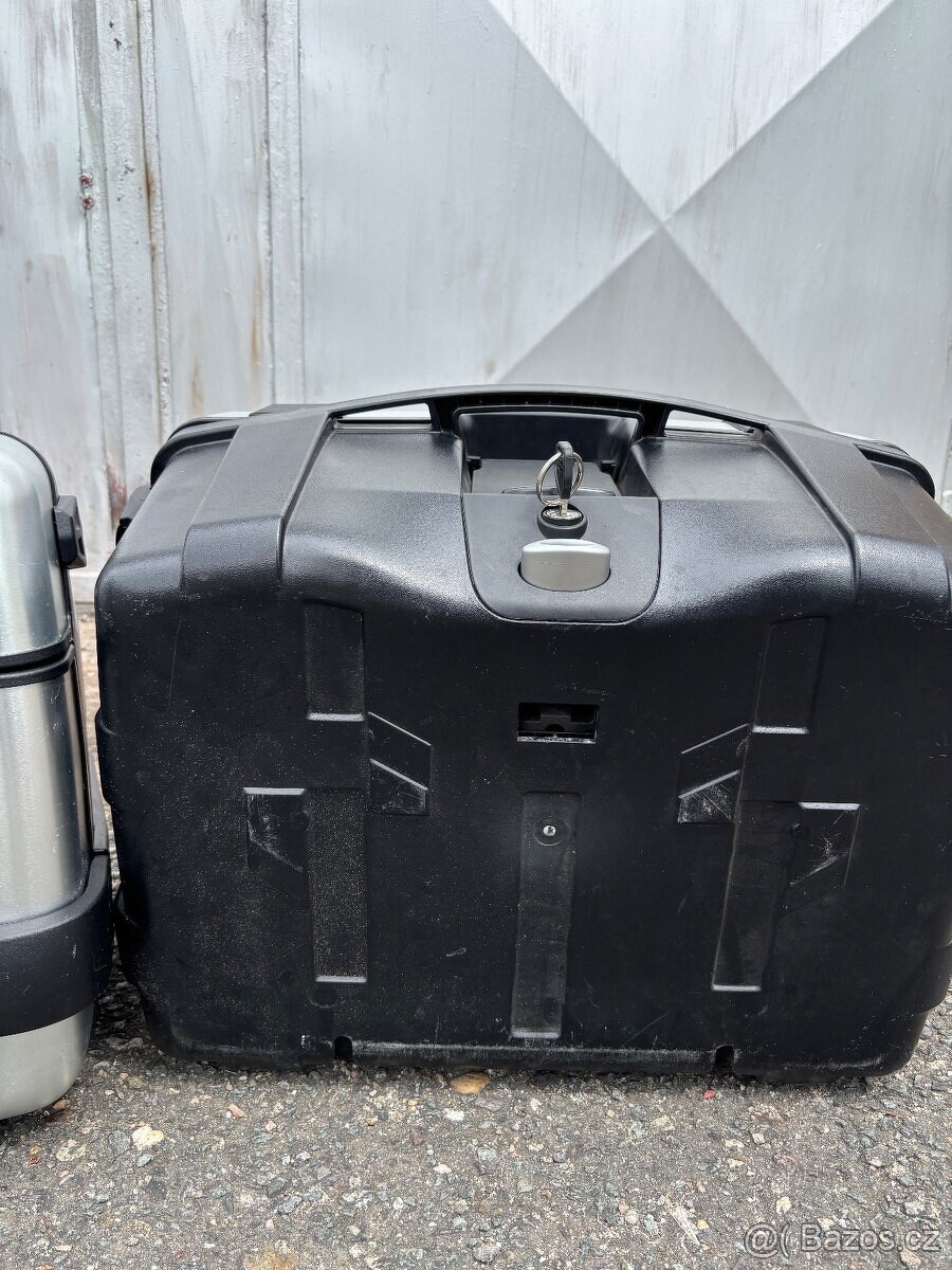 Givi trk 46N Trekker Top case s hliníkovým víkem. - 7