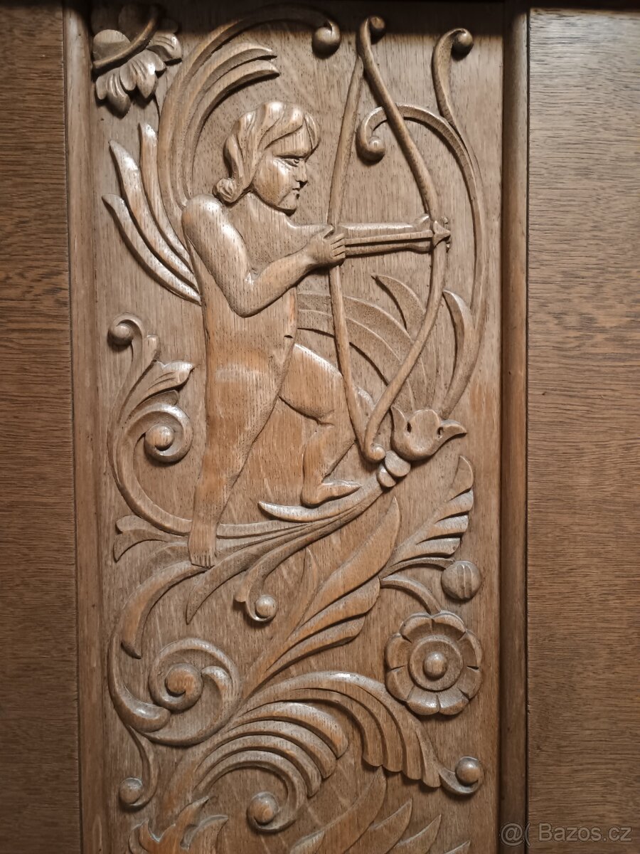 Masivní pracovní stůl s vyřezávanými ornamenty - 7