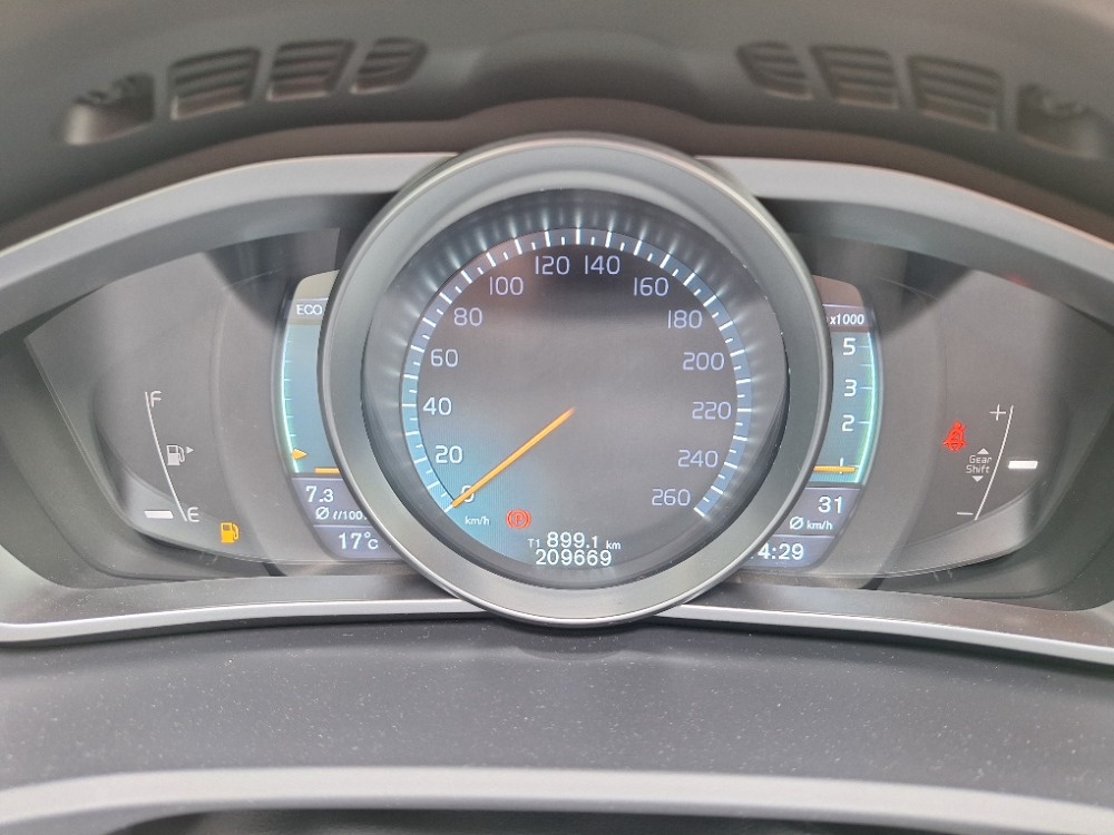 Volvo V40 D3 110kW - 7