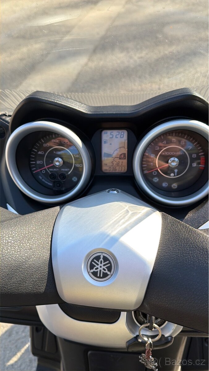 Skútr X-MAX 250 - 7