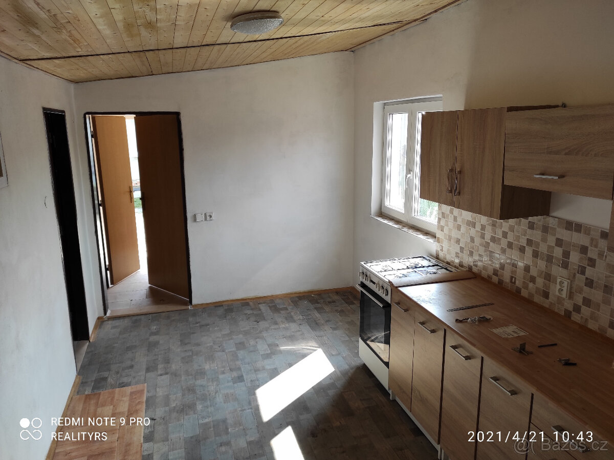 Prodám RD. se dvěma byty v Doloplazích - Poličky - 7