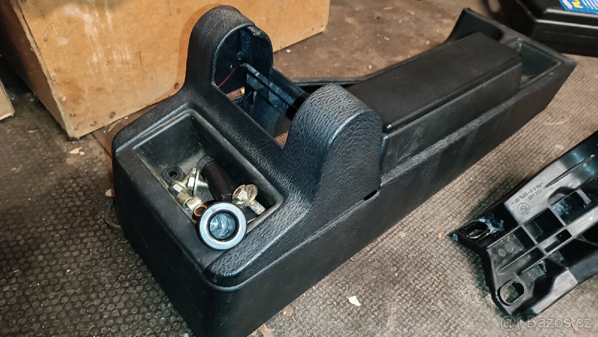 Středový tunel s loketní opěrkou z bmw e36 sedan - 7