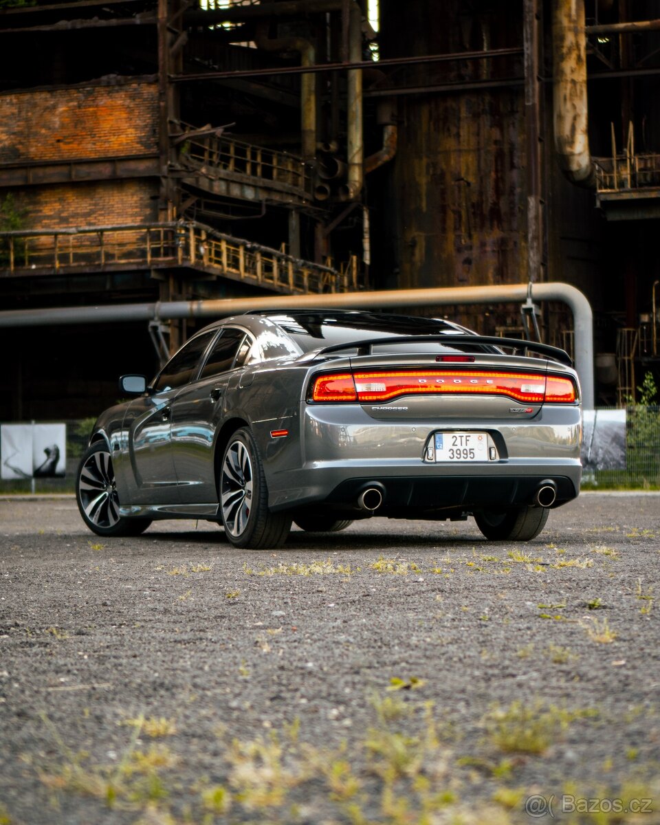 Dodge Charger 6,4 V8 HEMI SRT8 - 7
