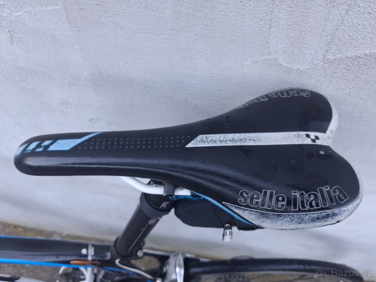 Karbonové silniční kolo CUBE - 7