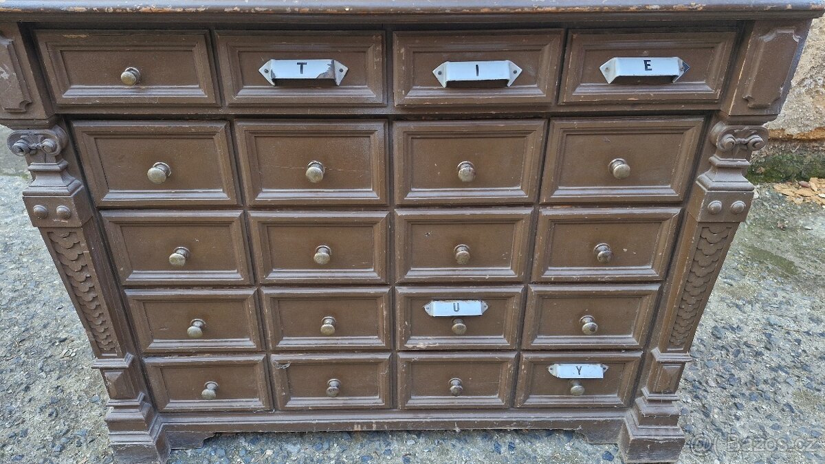 STARÁ LÉKÁRENSKÁ KOMODA - 7