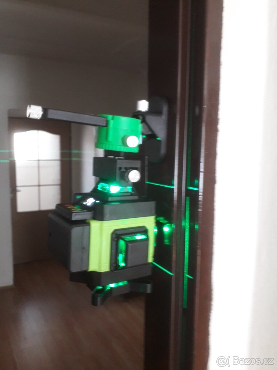 4D laser 16 linek , DO, 2 baterie, NOVÝ + stativ - 7