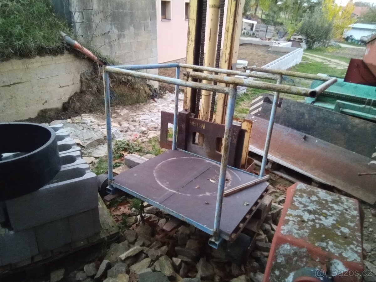 Zvedací zařízení z plošinou tažené - 7