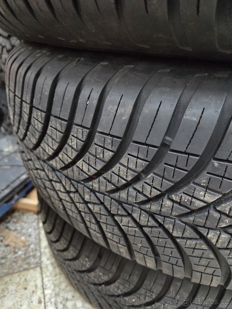 Goodyear Vector 4 seasons 235/65/17 - 7