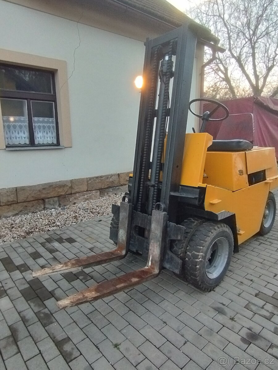 Prodám Vzv destu nosnost 2.5t - 7