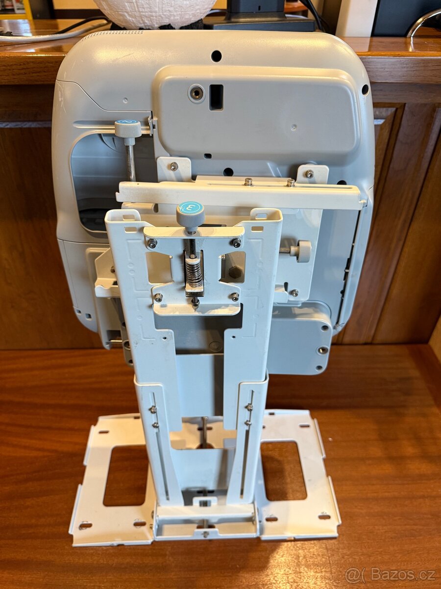 Dataprojektor s KPV Epson EB-485W + profi držák - 7