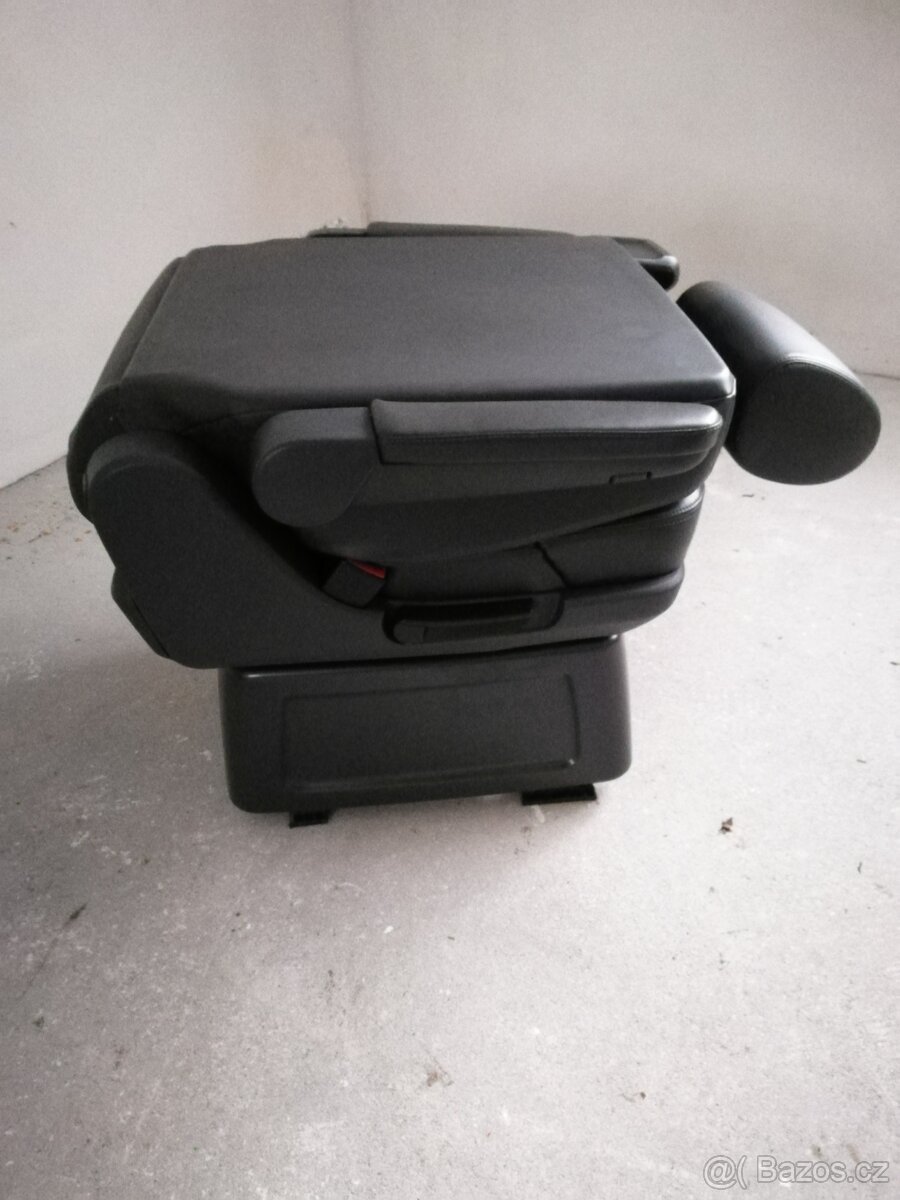 VW MULTIVAN otočná sedačka s dětskou sedačkou - 7
