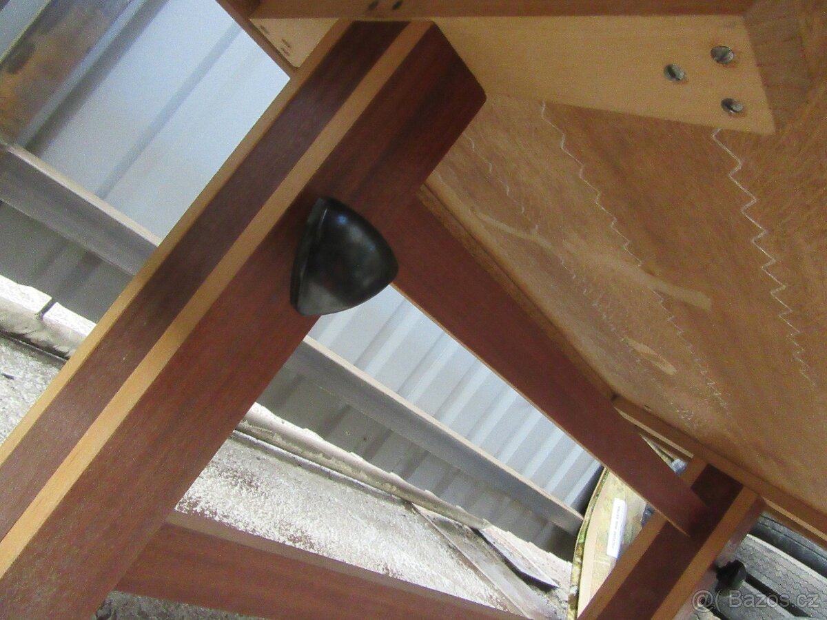 Nabízím zajimavý konferenční stolek Ludvík Volak. Původní st - 7