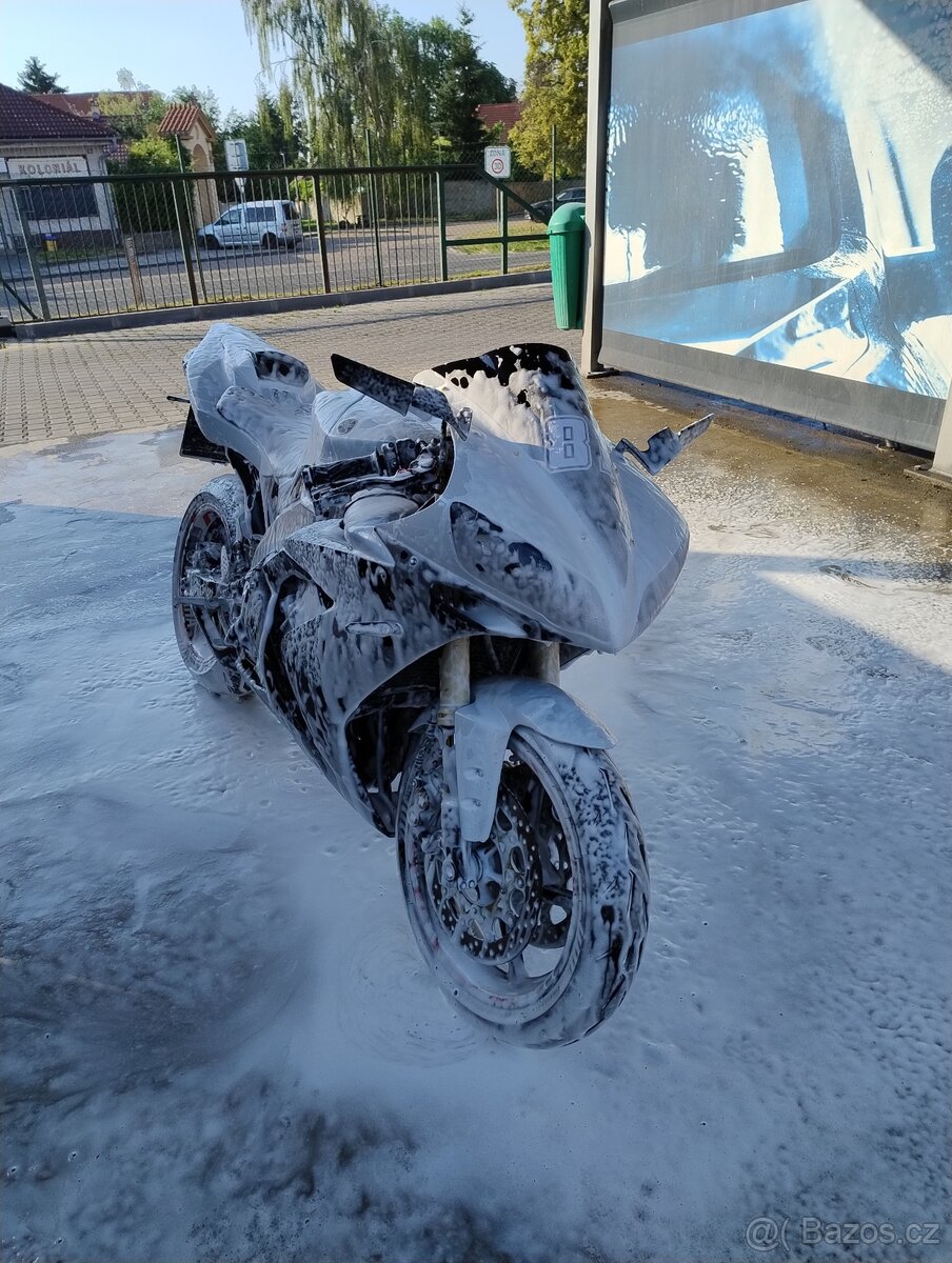 Yamaha R1 - 7