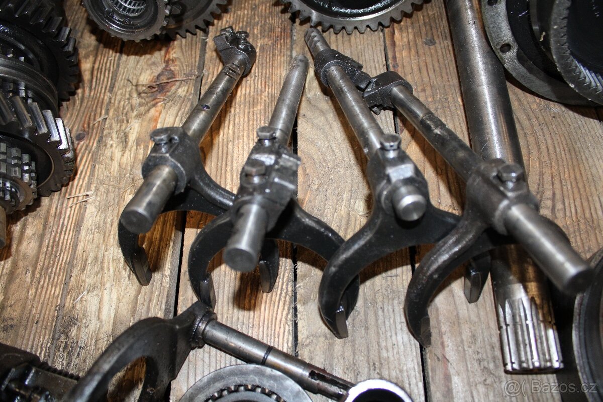 Zetor crystal převodovka obal meziskříň soukolí - 7