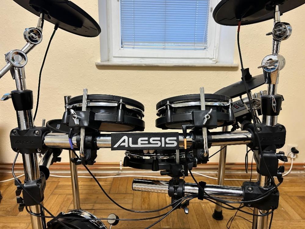 Prodám elektronickou bicí soupravu Alesis Command Mesh Kit - 7