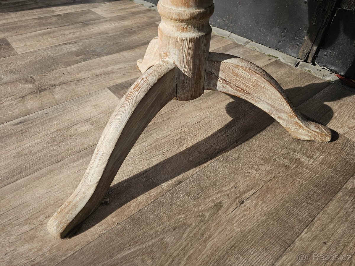 Masivní rozkládací stolek - 7