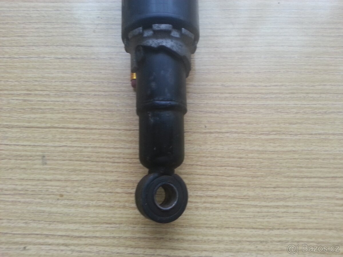 Plast a držák předního světla a zadní tlumič na Jawa 350 634 - 7