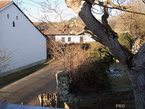 Prodej chalupy 2+1 se dvorem a stodolou v Maňovicích, RD 2+ - 7