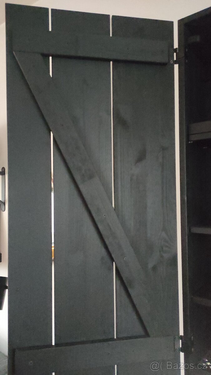 Závěsná dřevěná skříňka Ikea (barová) - 7