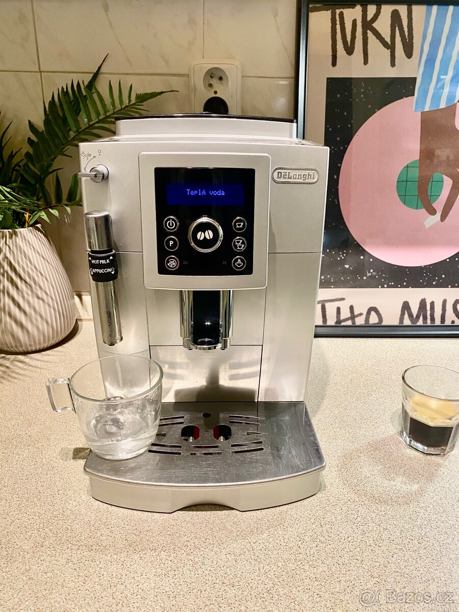 Kávovar Delonghi Magnifica ECAM - 7