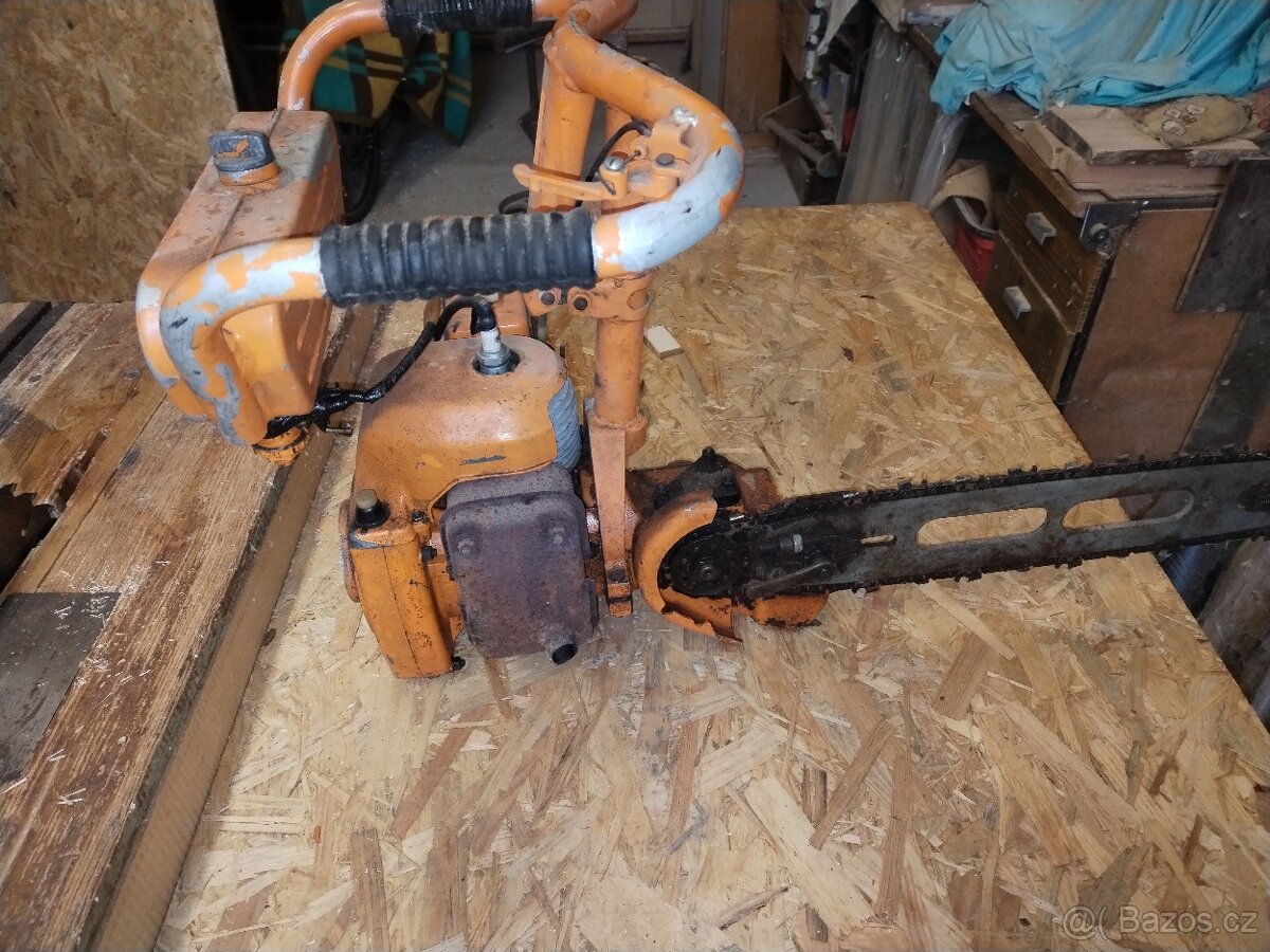 Stará motorová pila - 7