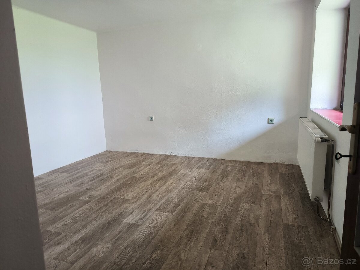 Nabízíme k prodeji domek ve Veltrubech - 7