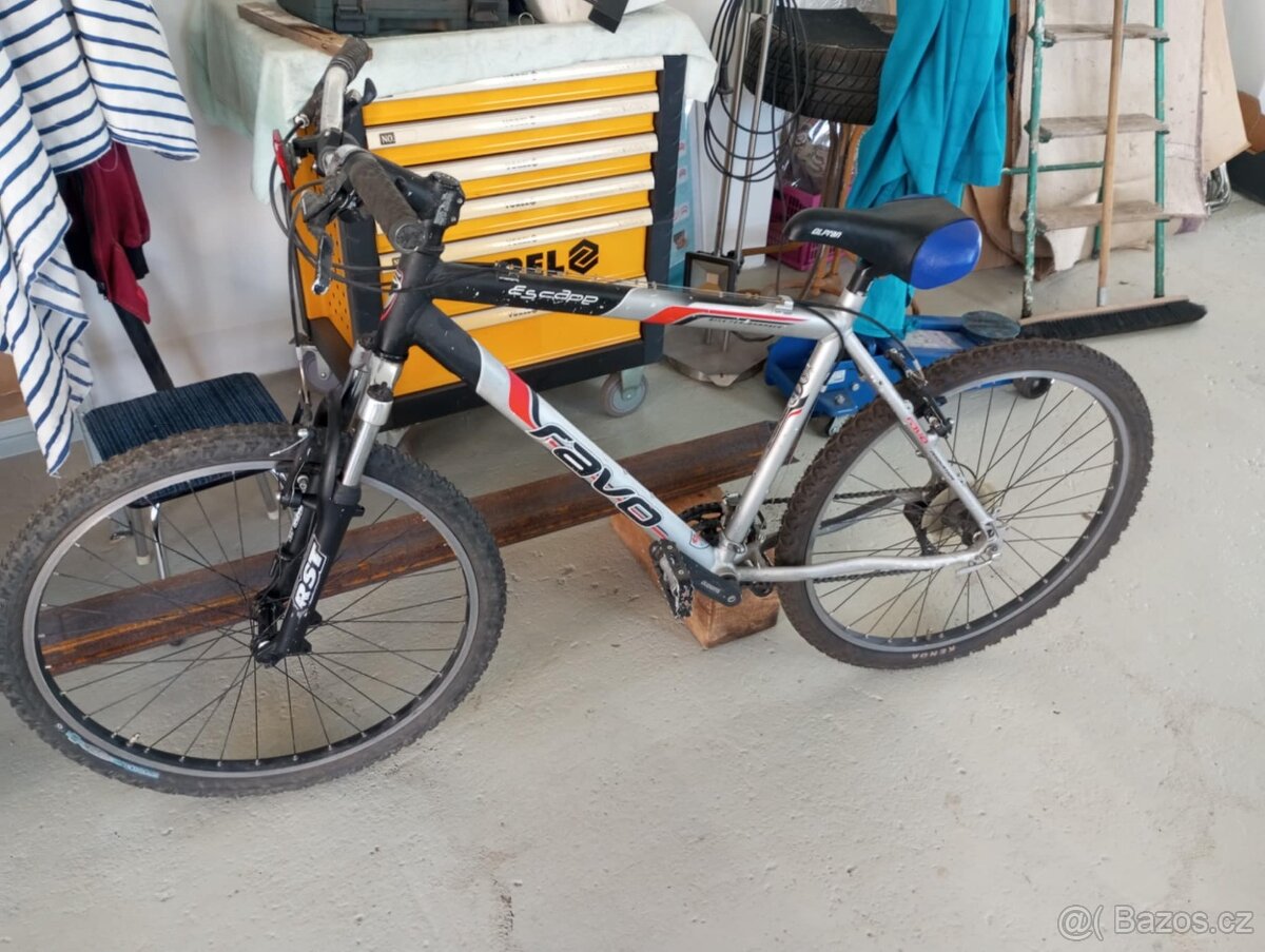 Prodám dvě středně velká kola - 7