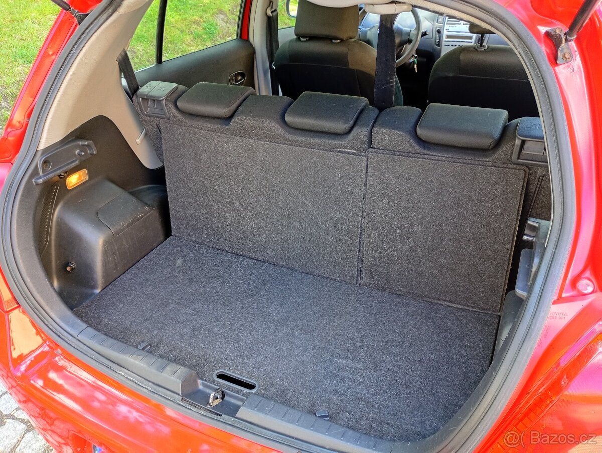 Toyota Yaris 1.3i - 7