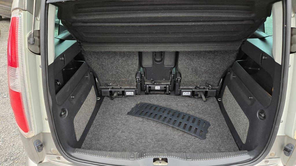 ŠKODA ROOMSTER 1.4 16V YOUNG - 7