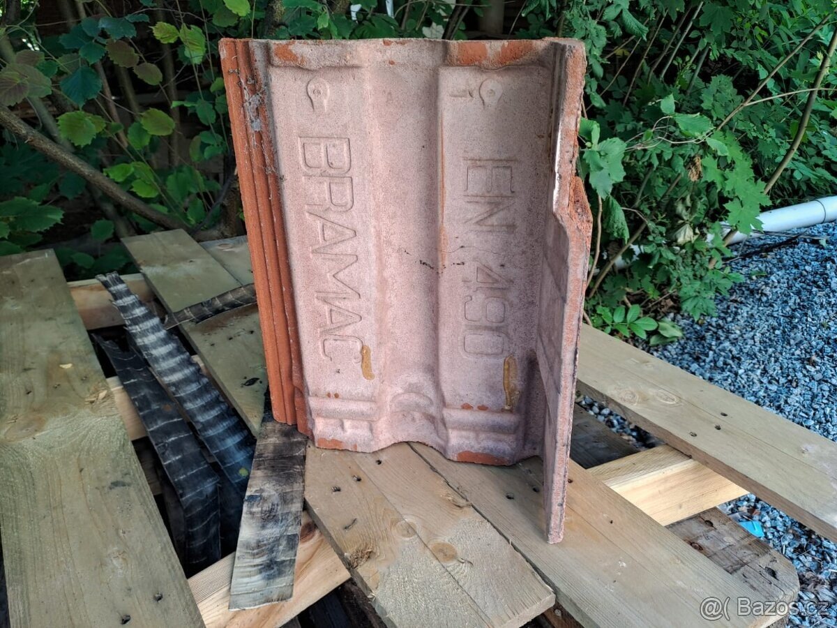 Prodám krajní střešní tašky Bramac Classic Standard - 7