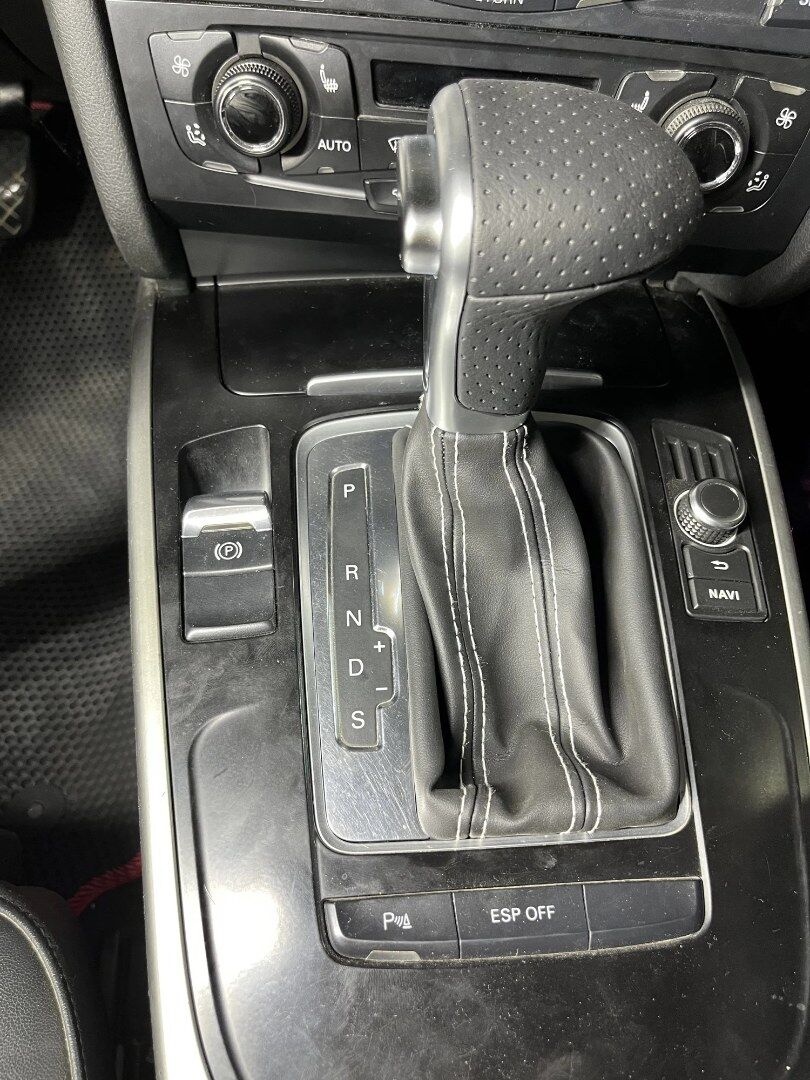 Radiaca páka pre automat AUDI / čierna biela červená nitka - 7