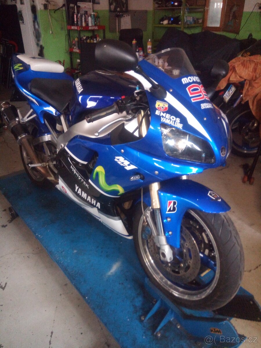 Yamaha R1 - 7