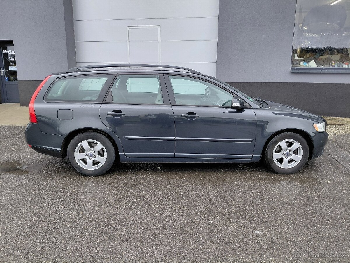 VOLVO V50, 1.6D, r.10, 155000km, VELMI SOLIDNÍ - 7