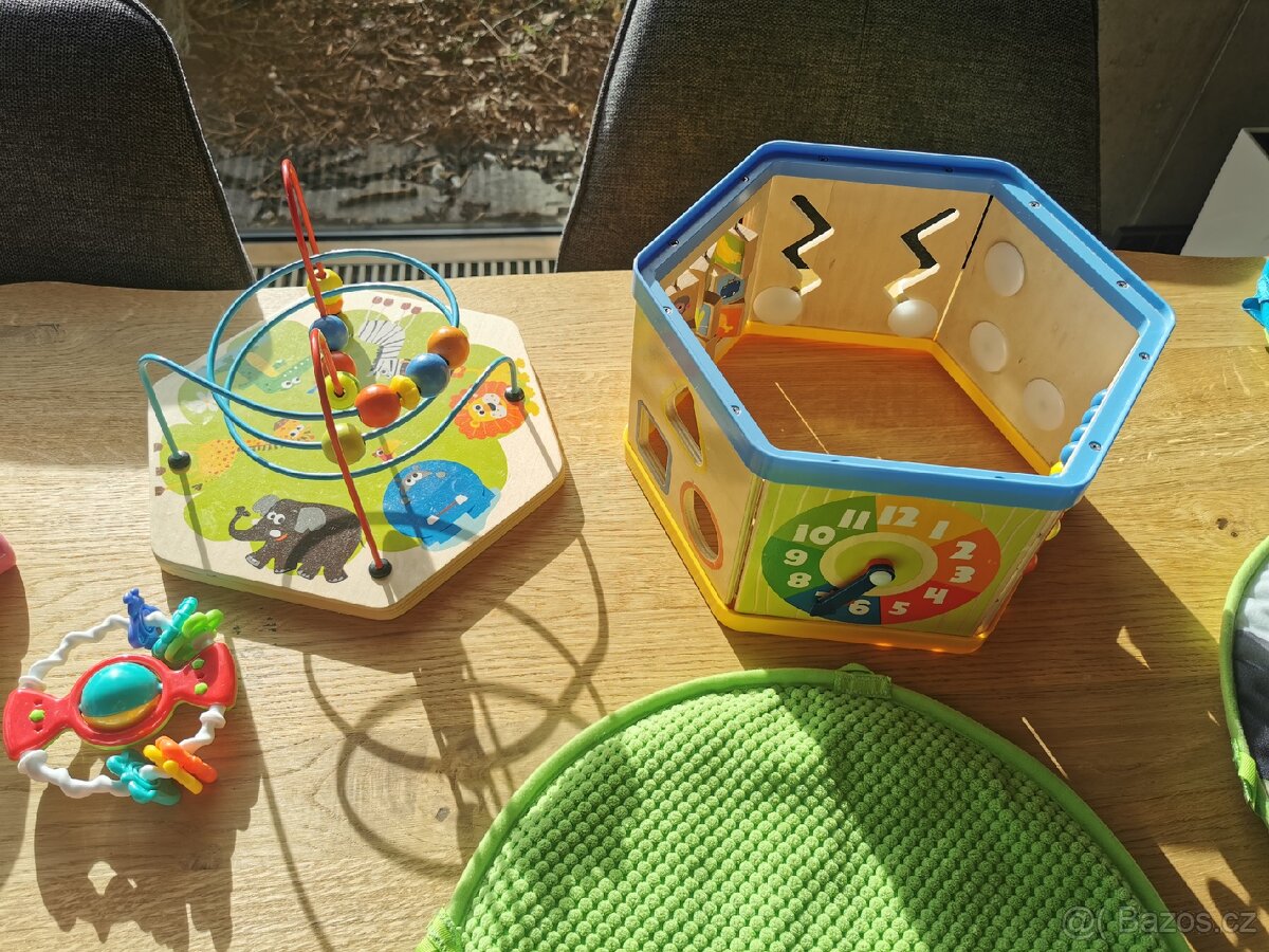Různé interaktivní hračky - 7