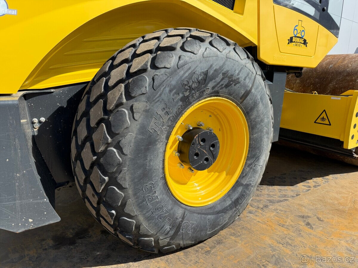 Válec Bomag 211 - 7