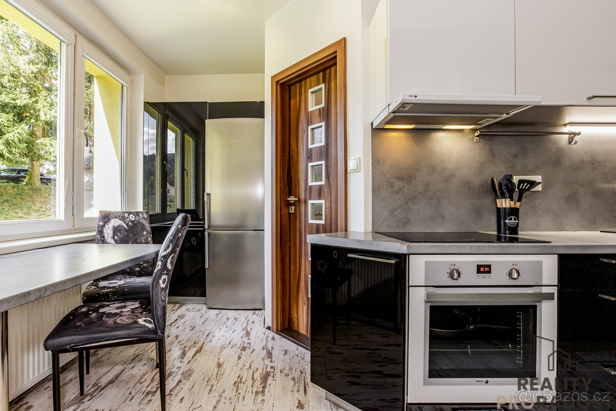 Kompletně zařízený byt 3+1 s lodžií v klidné části Vyššího B - 7
