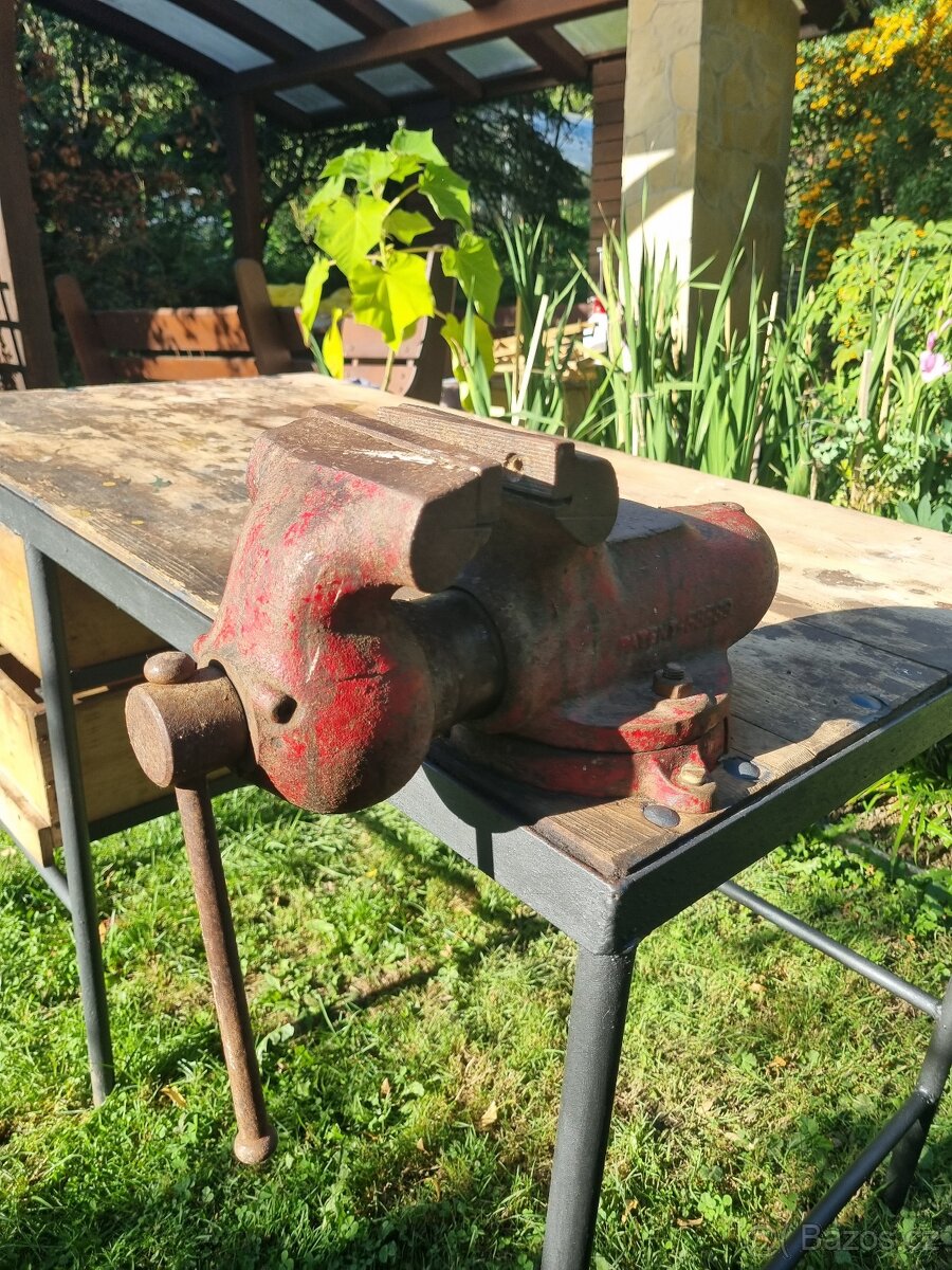 stůl se svěrákem - 7