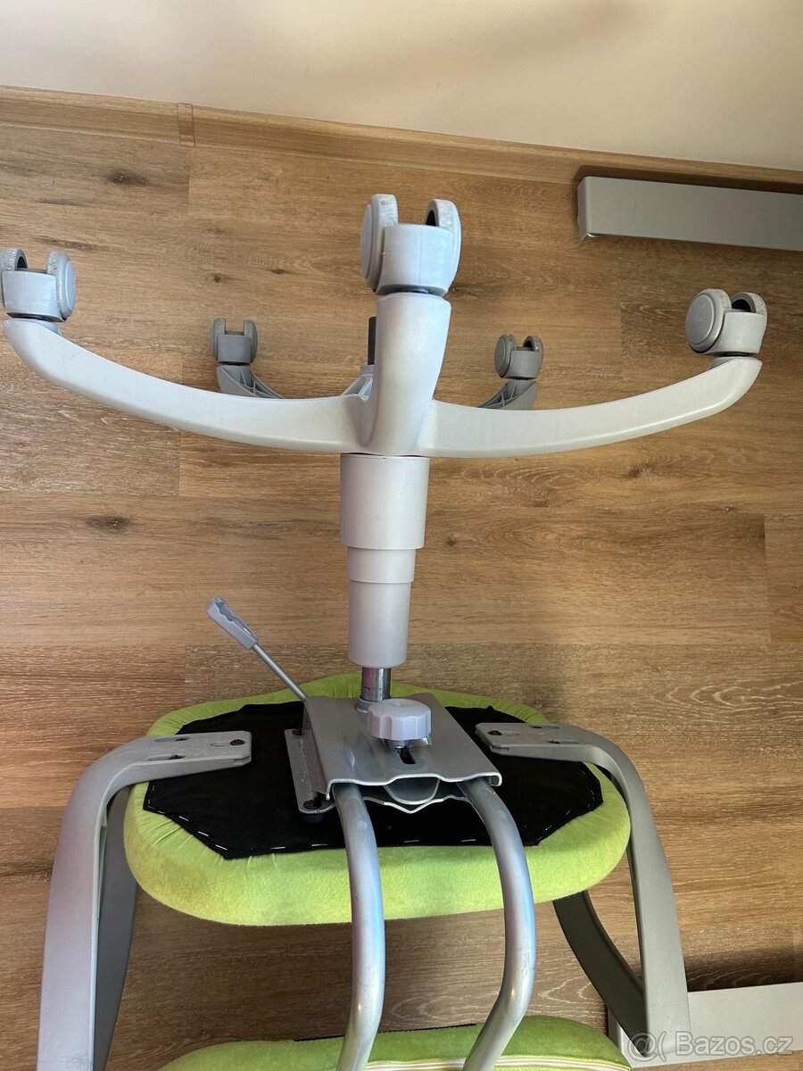 Dětská židle s područkami na kolečkách - 7