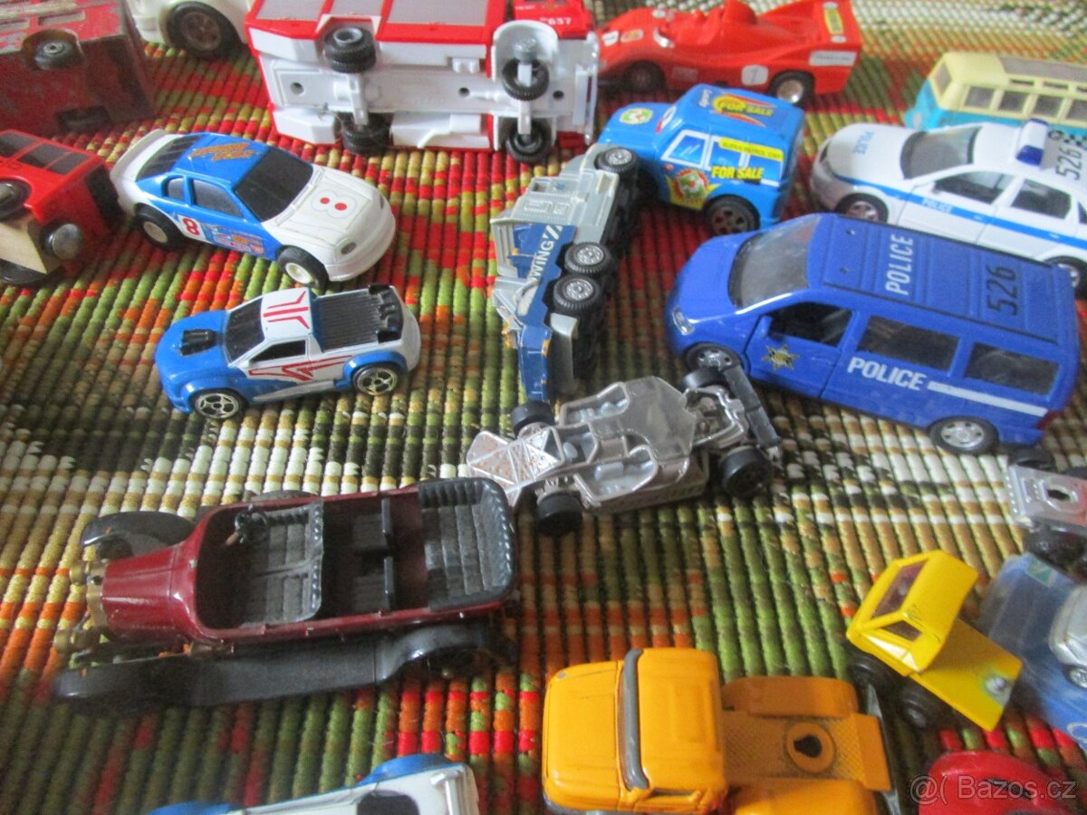 STARÉ HRAČKY-AUTÍČKA ATD. - 7