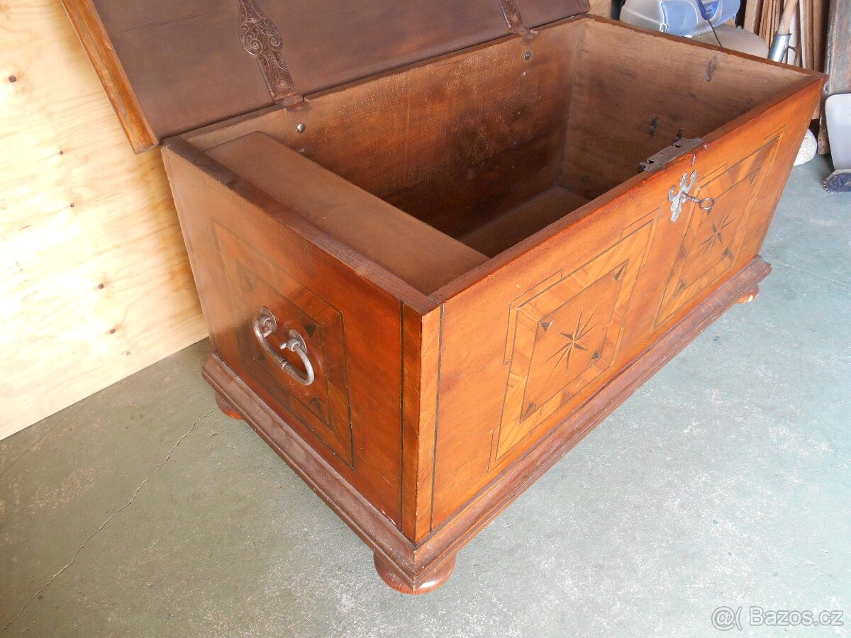 Starožitná intarzovaná truhla - 7