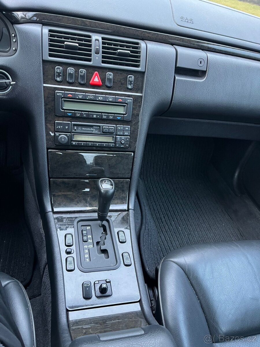 Mercedes E280 4-Matic nájezd 124 t. Km - 7
